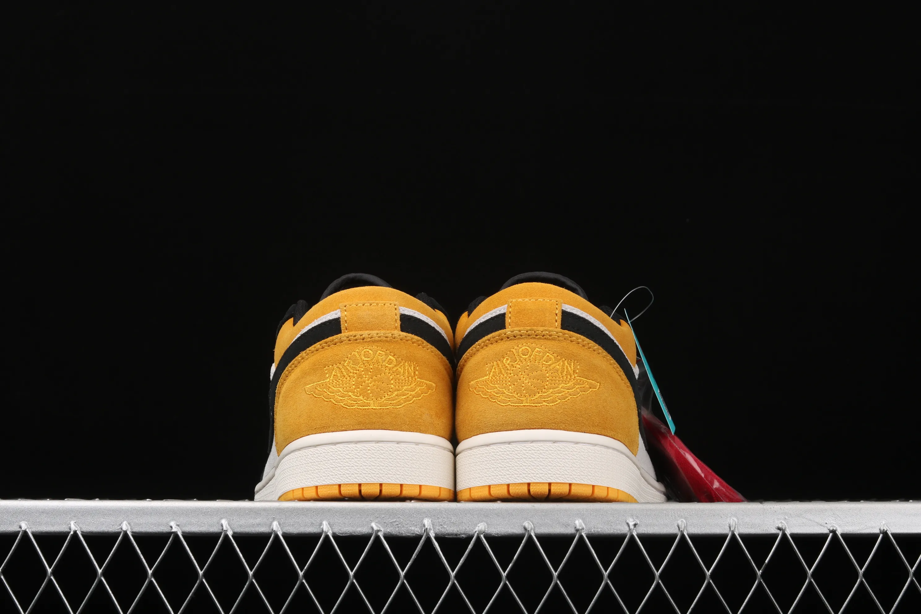 All categories Air Jordan Jordan series basketball shoes Air Jordan 1 Low New version Air Jordan 1 Low "University Gold" AJ1 Joe 1 black and yellow toes Pikachu cultural and leisure sports sneakers 553558-127